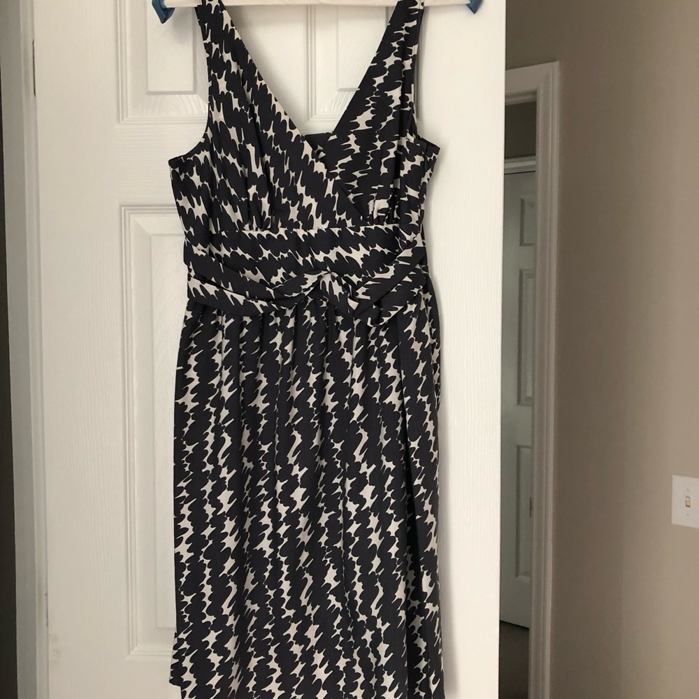 Ann Taylor grey and white print cocktail dress